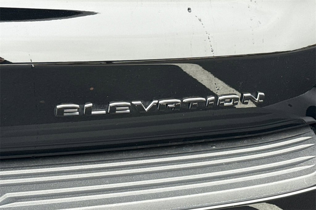 Used 2025 GMC Yukon Elevation image 11