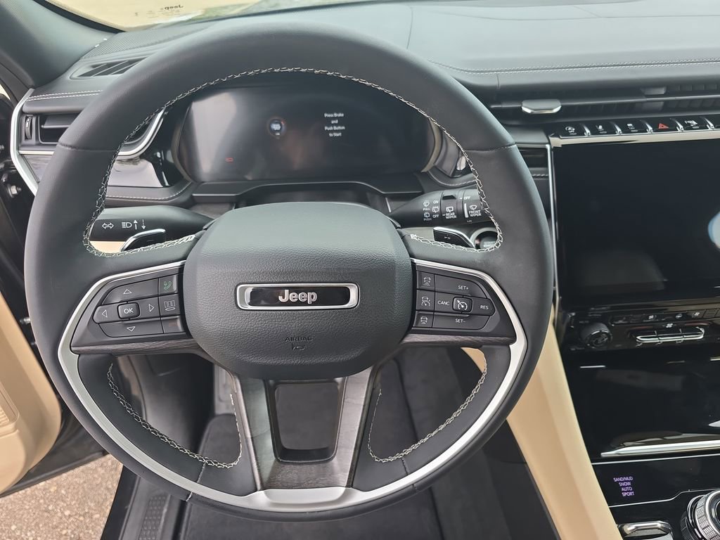 Used 2023 Jeep Grand Cherokee Limited w/ Luxury Tech Group II AWD/4WD image 18