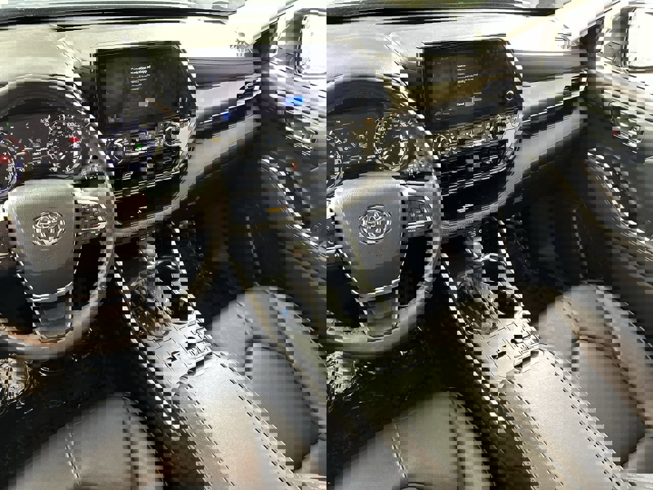 Used 2023 Toyota Highlander XLE image 23