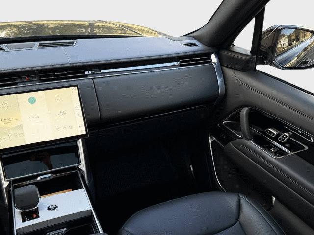 Used 2025 Land Rover Range Rover SE AWD/4WD image 17
