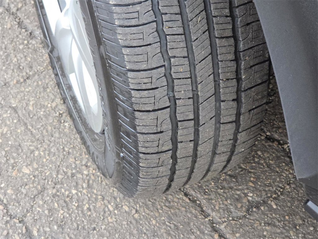 Used 2021 Toyota RAV4 LE image 8