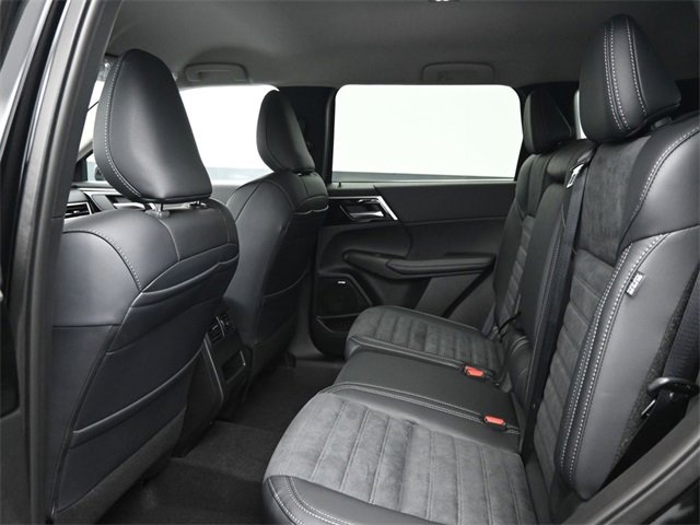 New 2025 Mitsubishi Outlander SE image 11