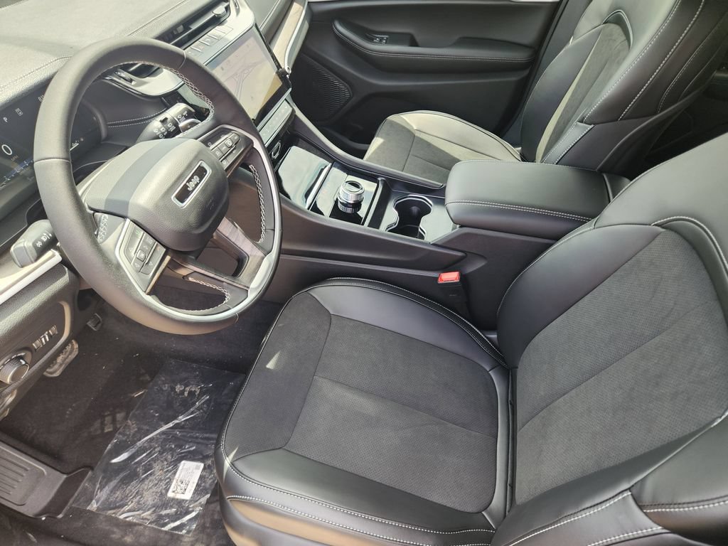 New 2026 Jeep Grand Cherokee Altitude RWD image 8