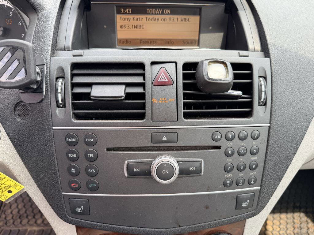 Used 2011 Mercedes-Benz C 300 4MATIC Sedan image 19