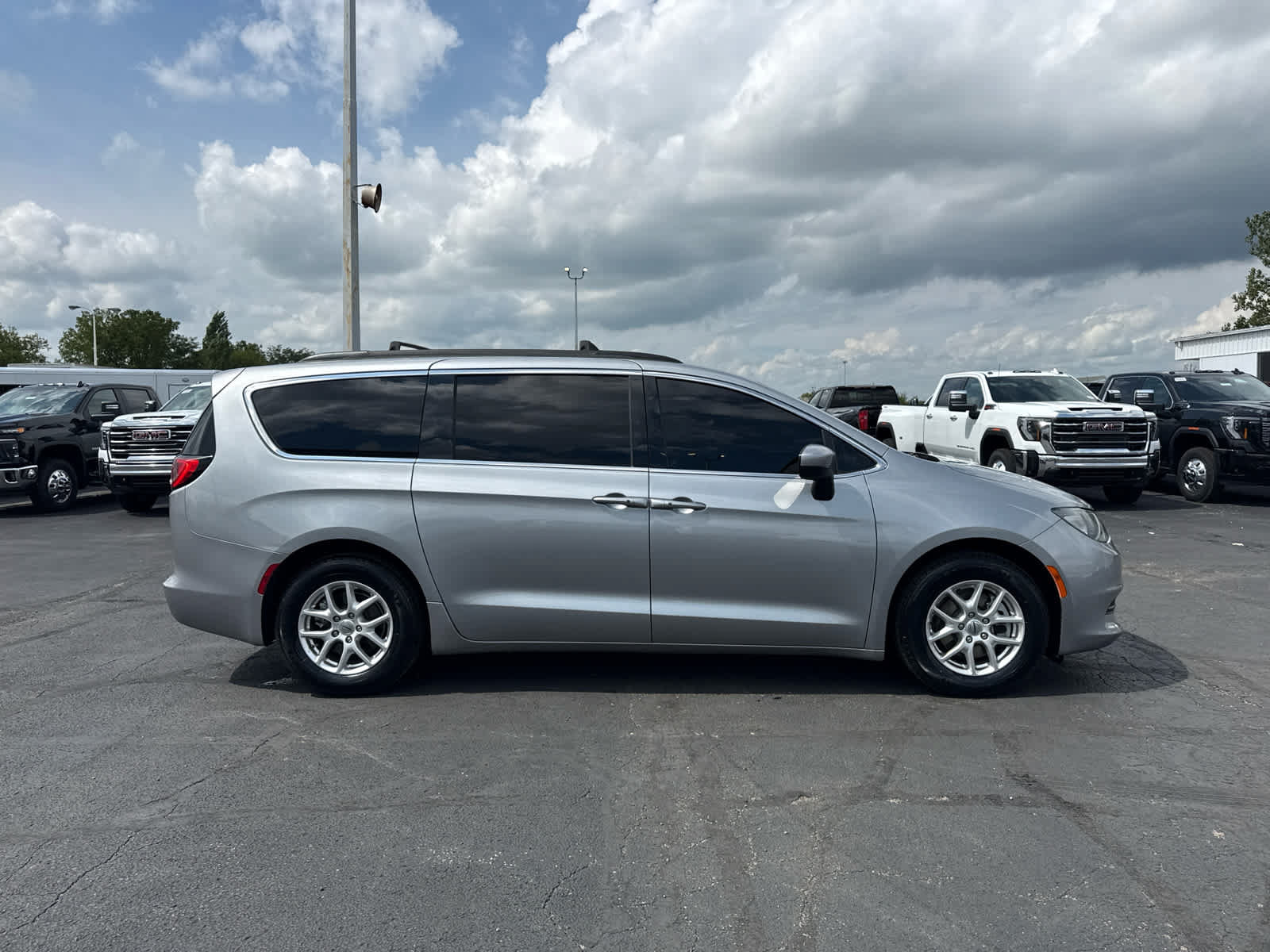 Used 2021 Chrysler Voyager Lxi FWD image 5