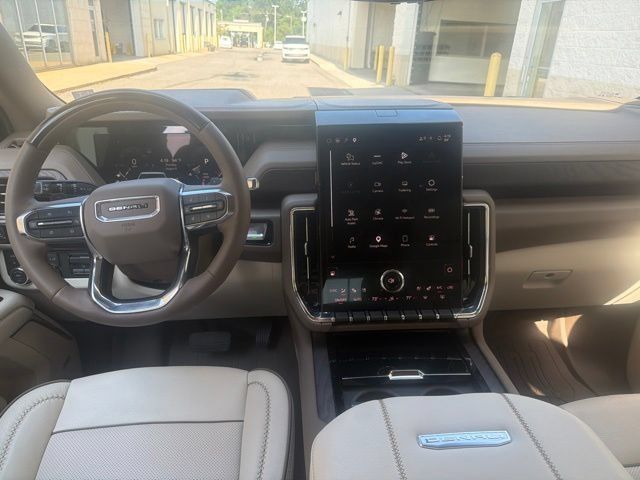 Used 2026 GMC Yukon Denali w/ Denali Reserve Package AWD/4WD image 12