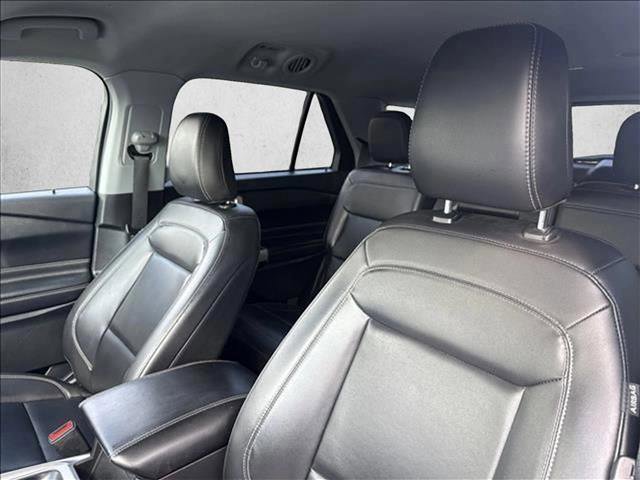 Used 2022 Ford Explorer XLT w/ Equipment Group 202A image 9
