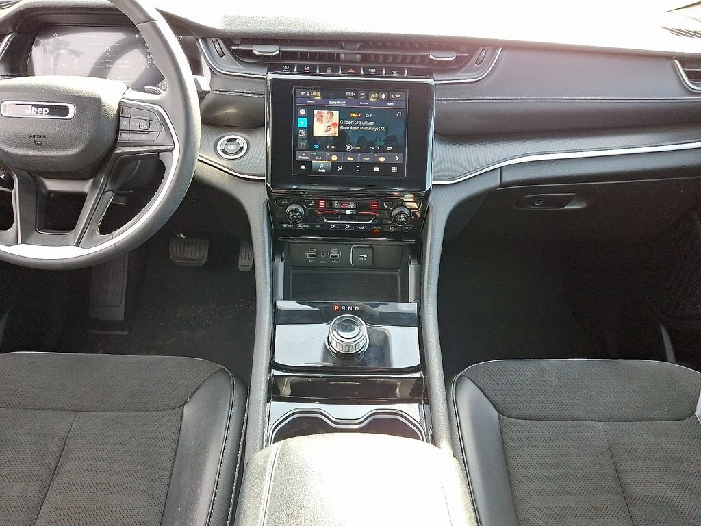 Used 2023 Jeep Grand Cherokee Altitude AWD/4WD image 16