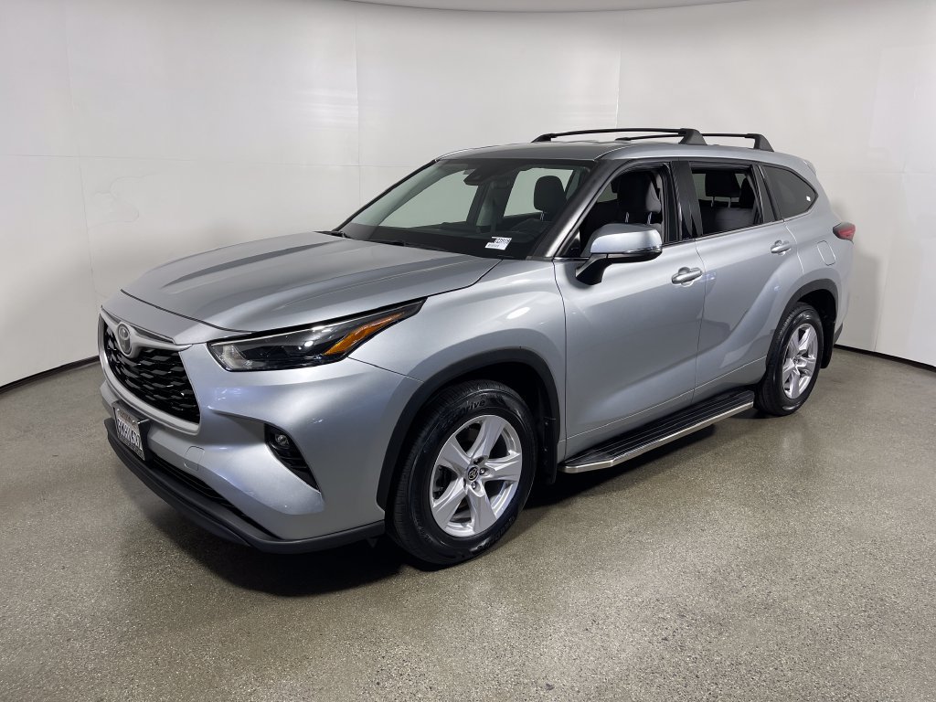 Used 2022 Toyota Highlander LE AWD/4WD image 7