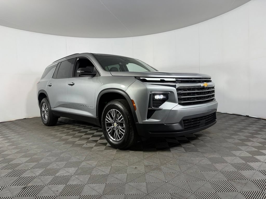 Used 2025 Chevrolet Traverse LT FWD image 5