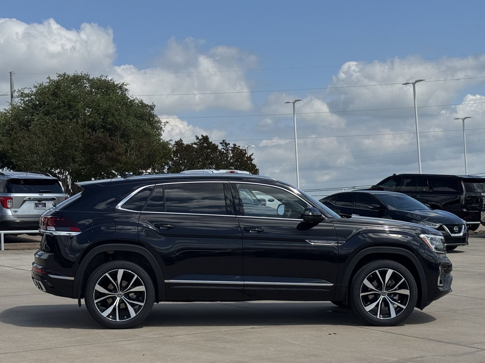 New 2026 Volkswagen Atlas Cross Sport SEL Premium R-Line AWD/4WD image 4