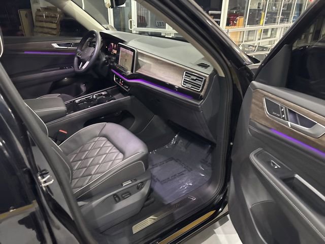 Used 2025 Volkswagen Atlas SEL Premium R-Line image 36