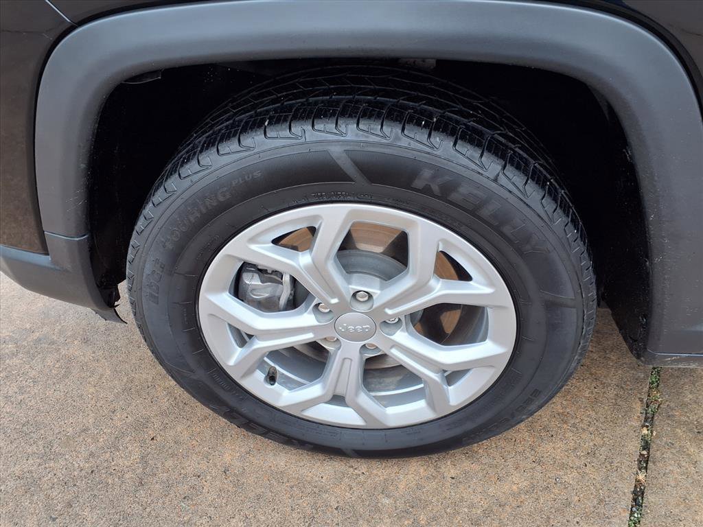 Used 2024 Jeep Compass Latitude image 17
