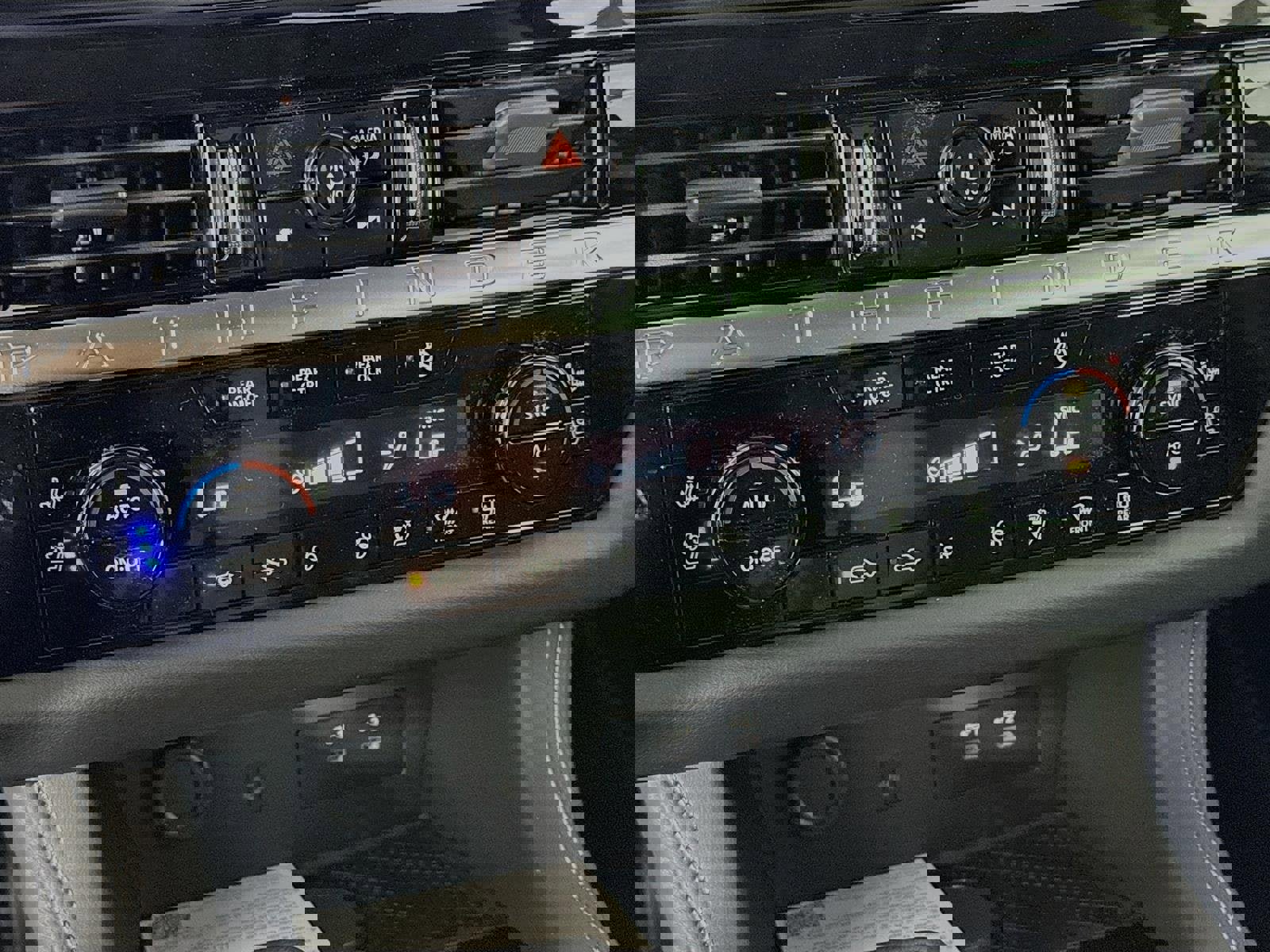 New 2026 Nissan Pathfinder Platinum image 17