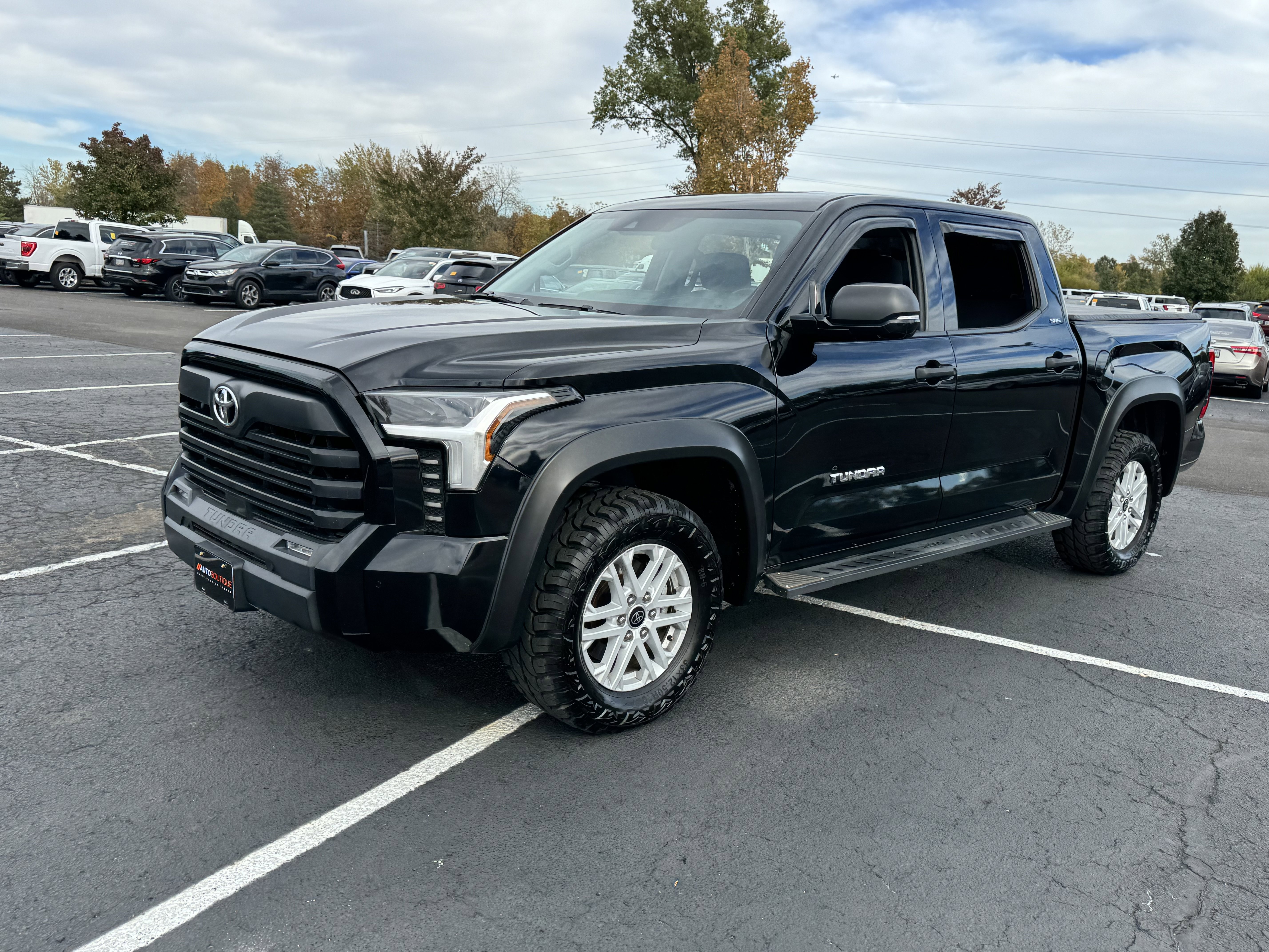 Used 2022 Toyota Tundra SR5 w/ SR5 Convenience Package image 3