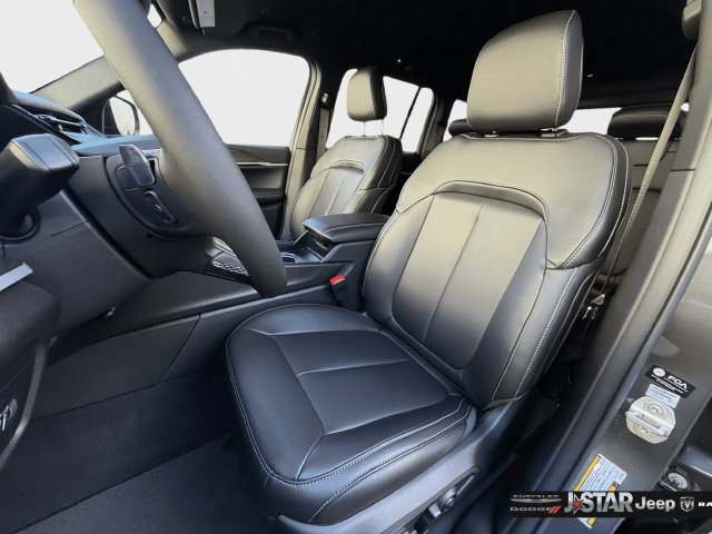 New 2026 Jeep Grand Cherokee Limited RWD image 9