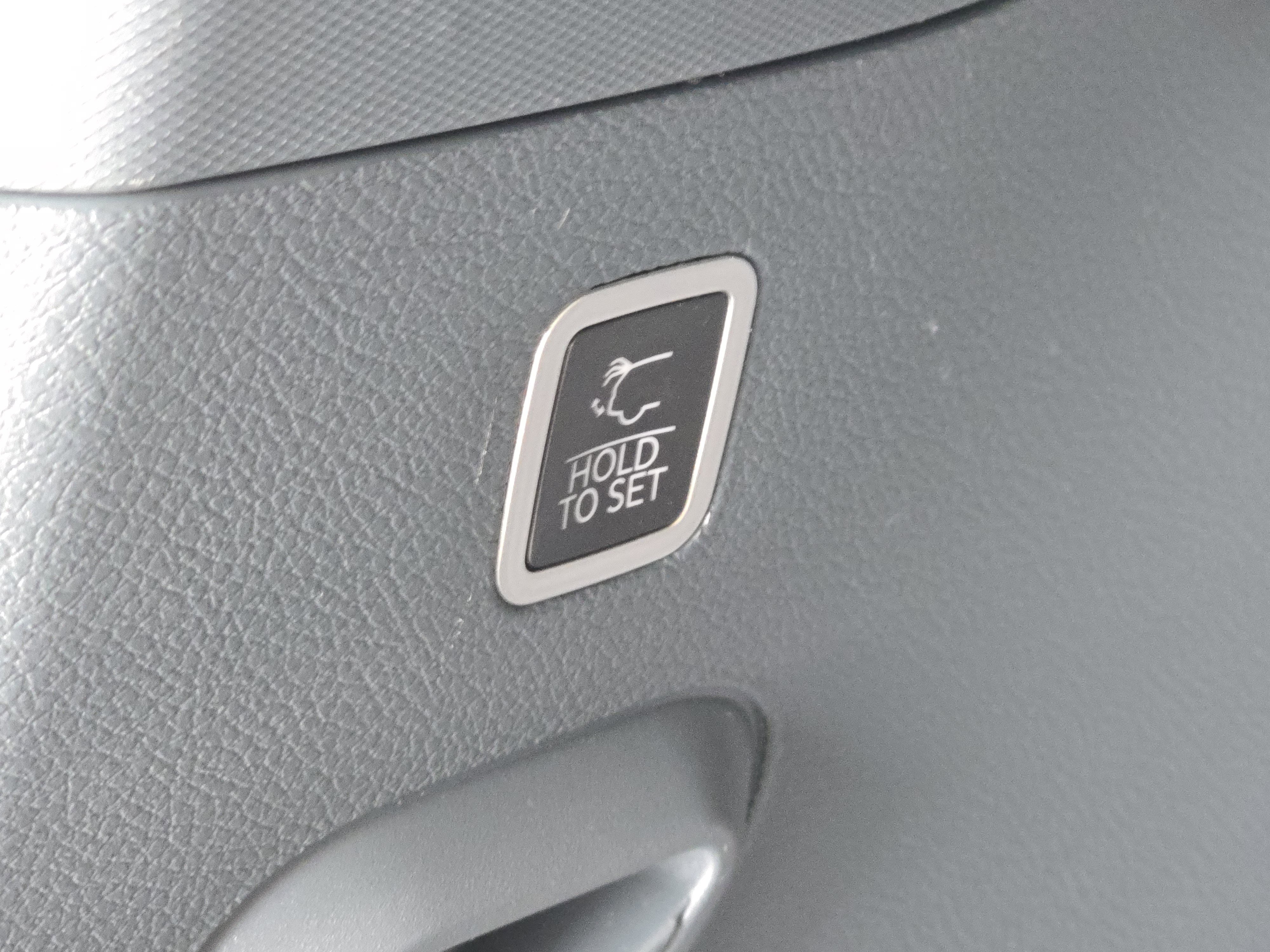 Used 2022 Jeep Grand Wagoneer Series II w/ Convenience Group III image 29