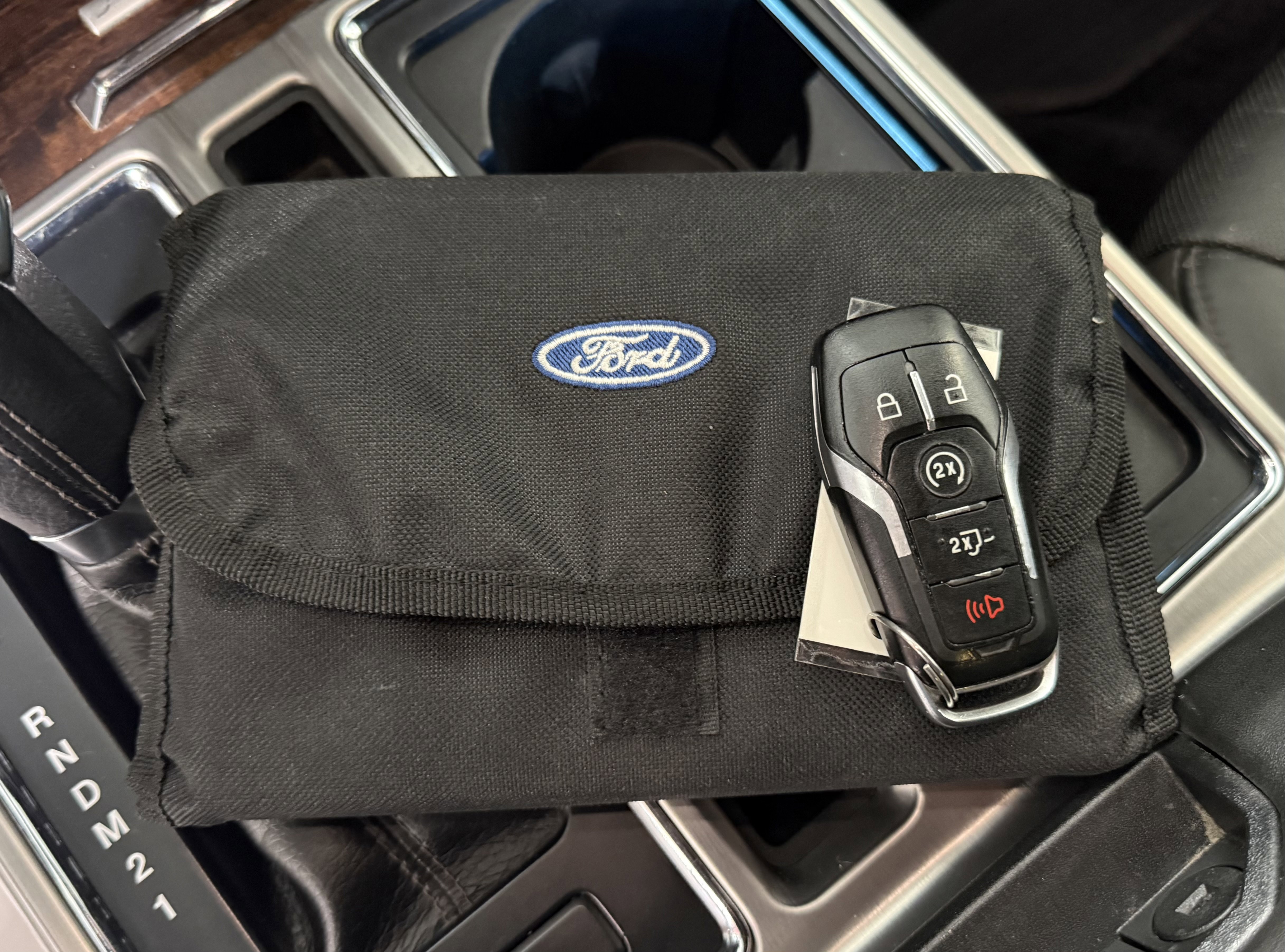 Used 2015 Ford F150 Platinum w/ Equipment Group 701A Luxury image 20