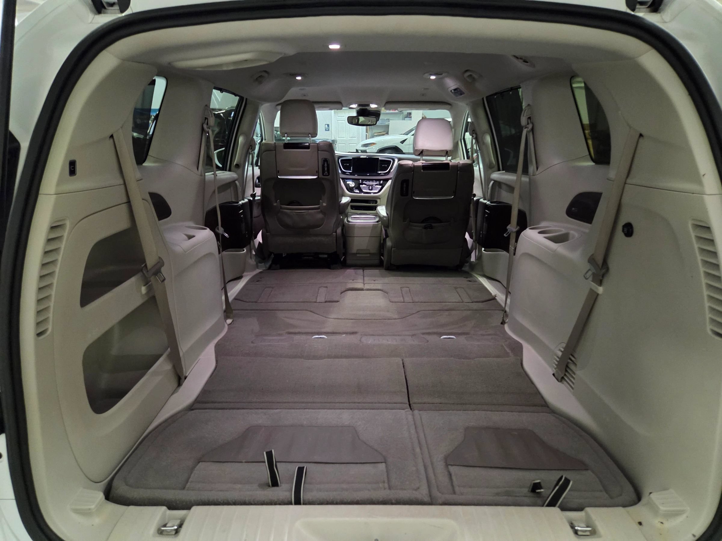 Used 2018 Chrysler Pacifica Touring-L Plus FWD image 45