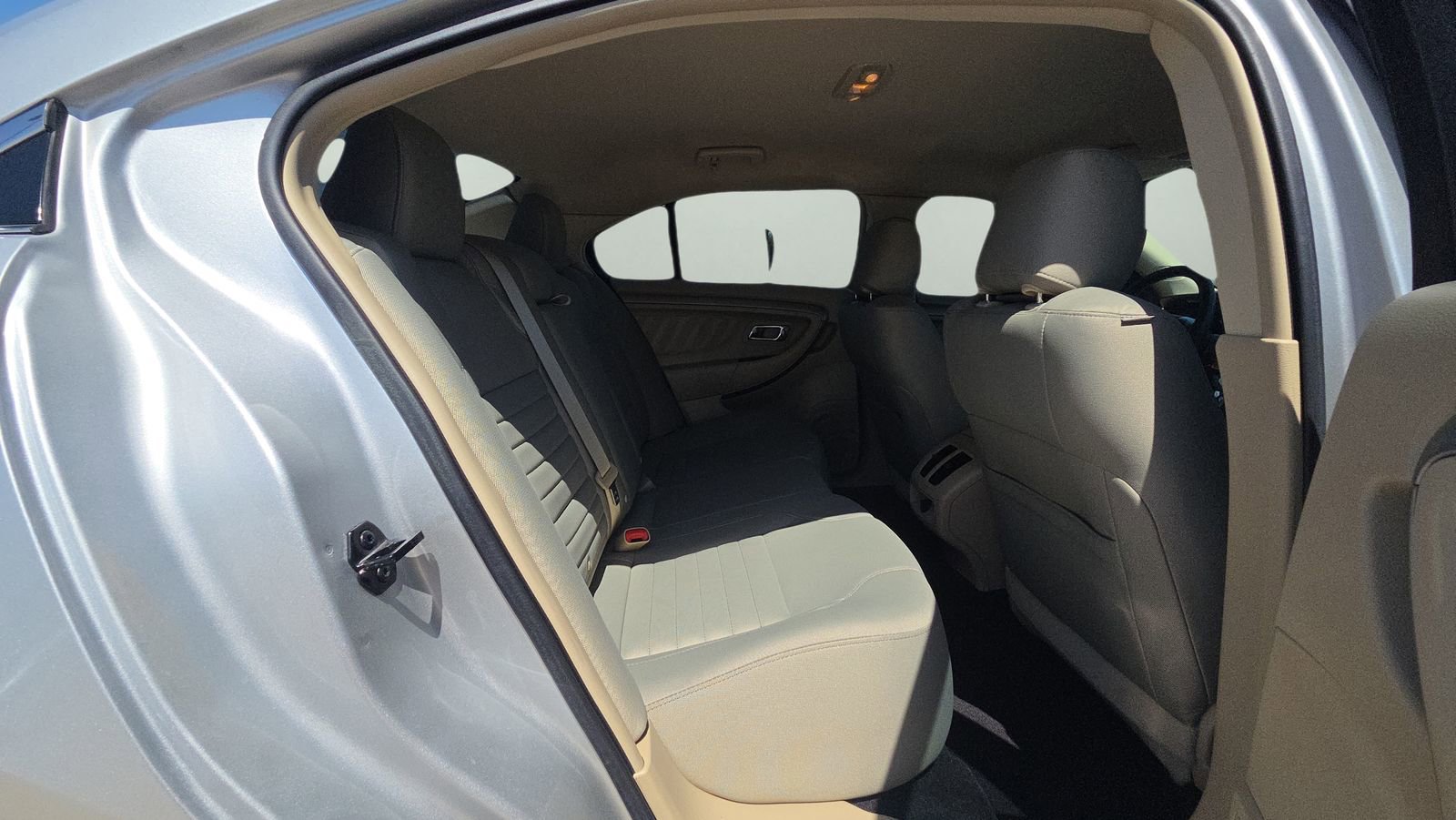 Used 2018 Ford Taurus SE FWD image 14