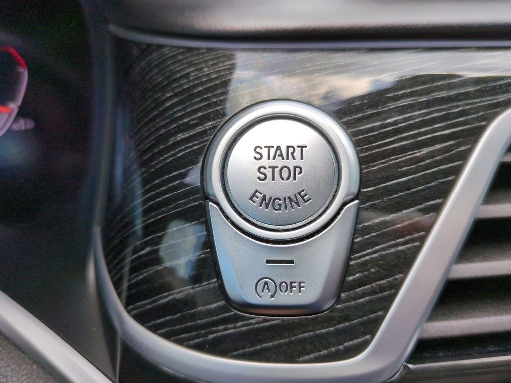 Used 2022 BMW 750i xDrive w/ Executive Package image 38