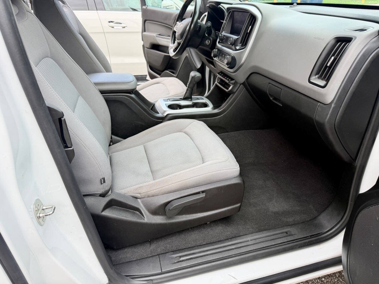 Used 2020 Chevrolet Colorado LT w/ Safety Package RWD image 24