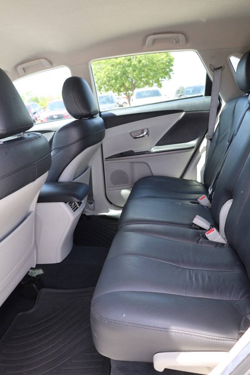 Used 2013 Toyota Venza LE AWD/4WD image 16