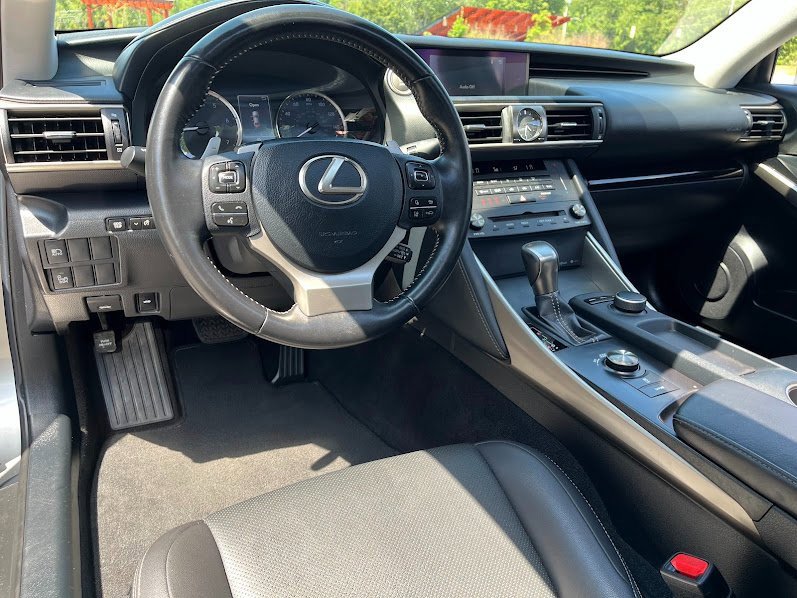 Used 2019 Lexus IS 300 image 10