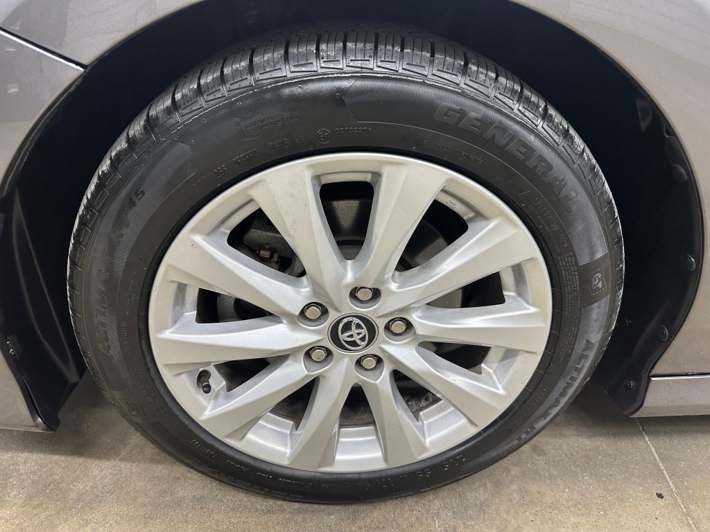 Used 2020 Toyota Camry LE FWD image 31