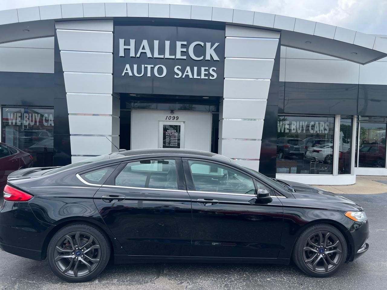 Used 2018 Ford Fusion SE w/ Fusion SE Technology Package FWD image 1