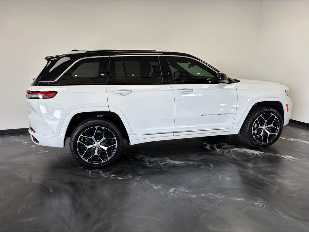 Used 2024 Jeep Grand Cherokee Summit AWD/4WD image 21