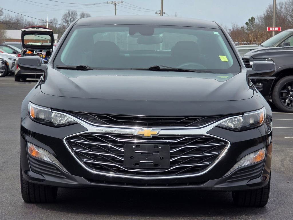 Used 2025 Chevrolet Malibu LT image 3
