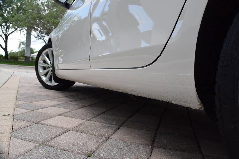 Used 2013 Volkswagen Golf TDI image 38