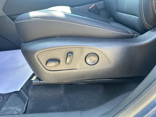 Used 2025 Chevrolet Traverse LT FWD image 38
