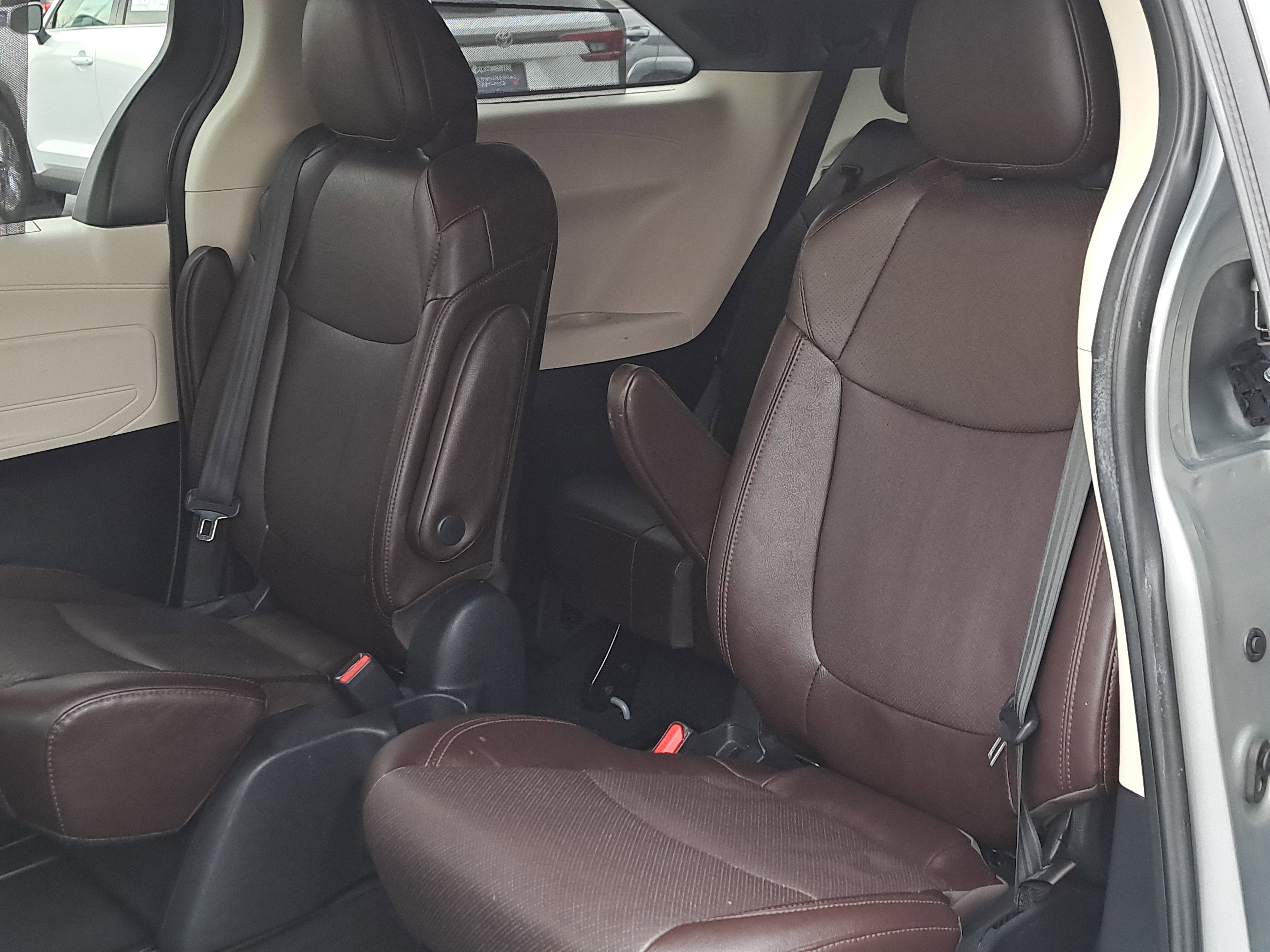 Certified 2021 Toyota Sienna Platinum image 13