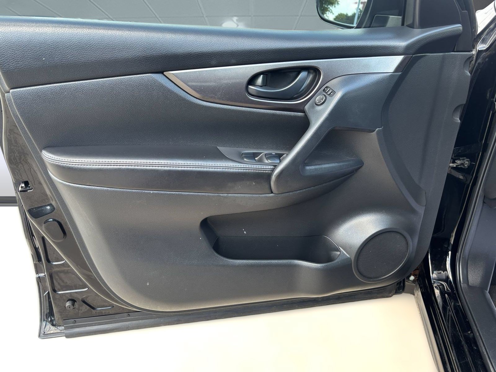 Used 2022 Nissan Rogue Sport S FWD image 14