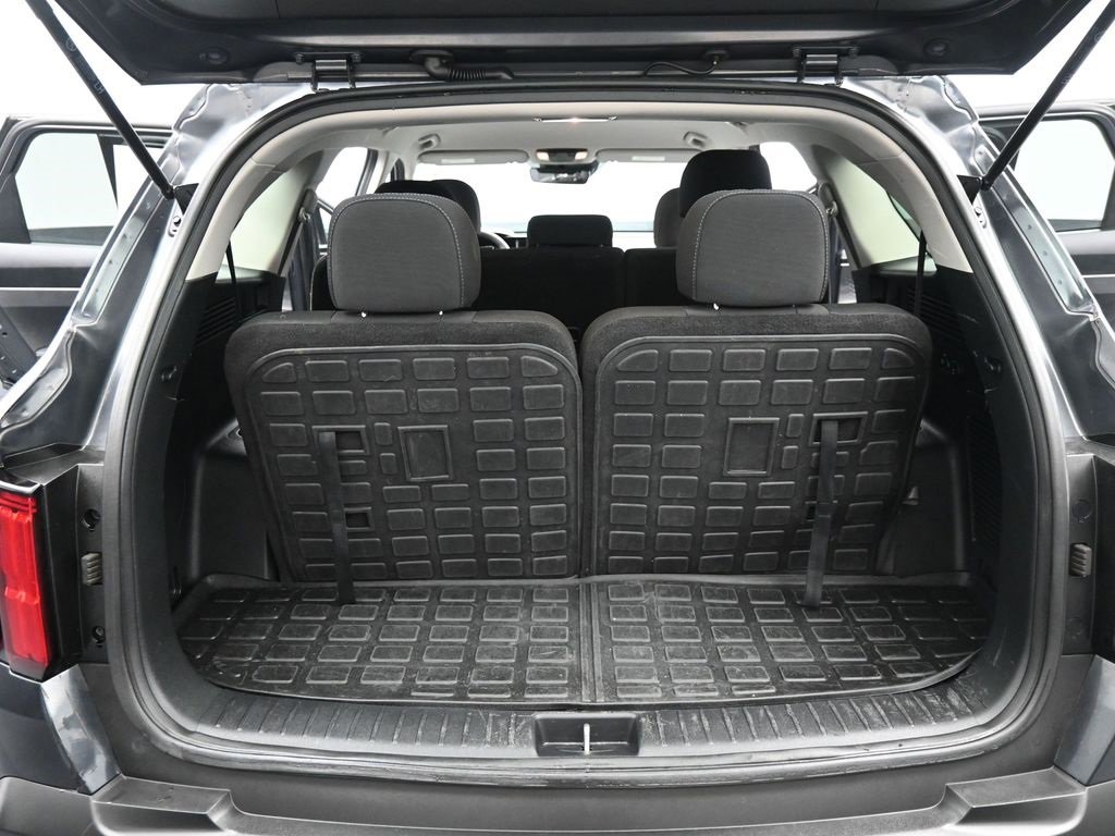 Used 2023 Kia Sorento LX image 26