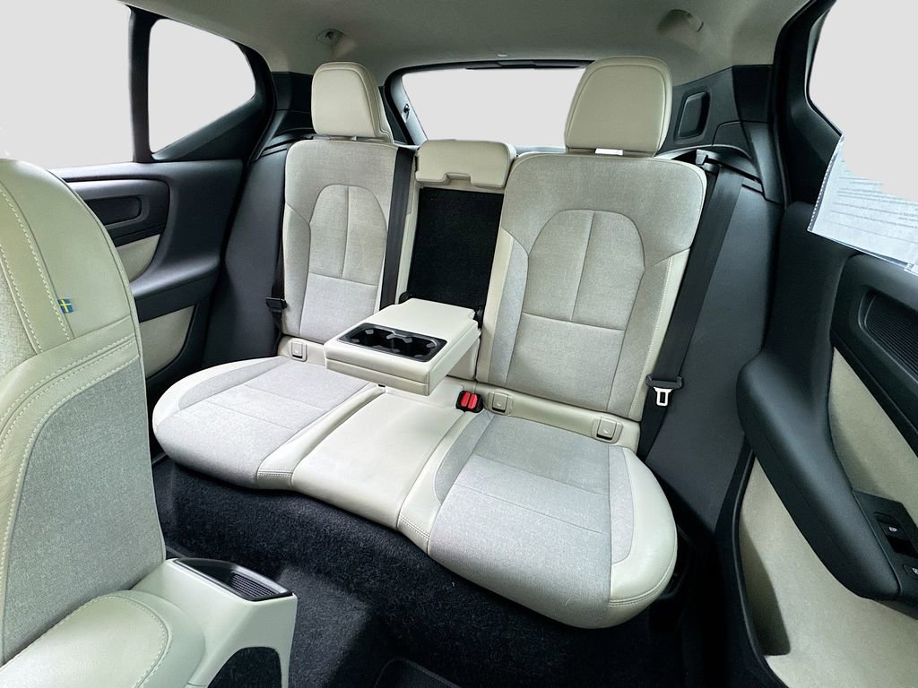 Used 2020 Volvo XC40 T5 Momentum image 13