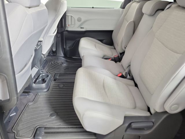 Used 2025 Toyota Sienna LE FWD image 12