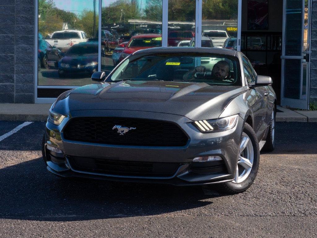 Used 2017 Ford Mustang Coupe RWD image 6
