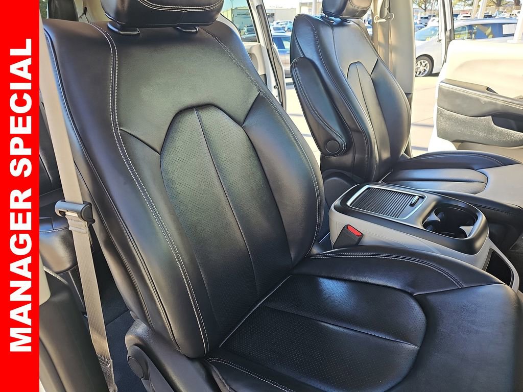 Used 2024 Chrysler Pacifica Touring-L image 10