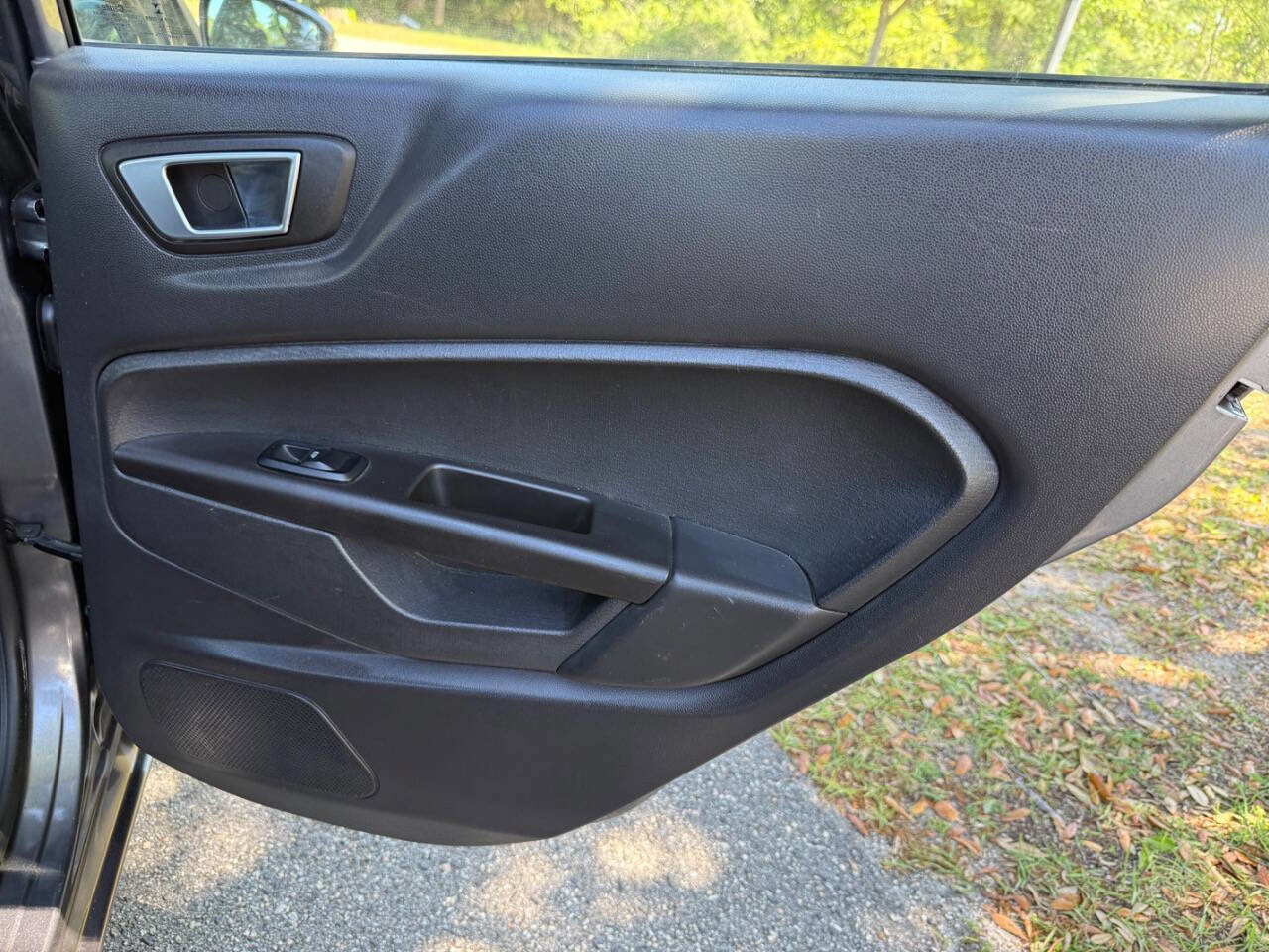 Used 2014 Ford Fiesta SE image 47