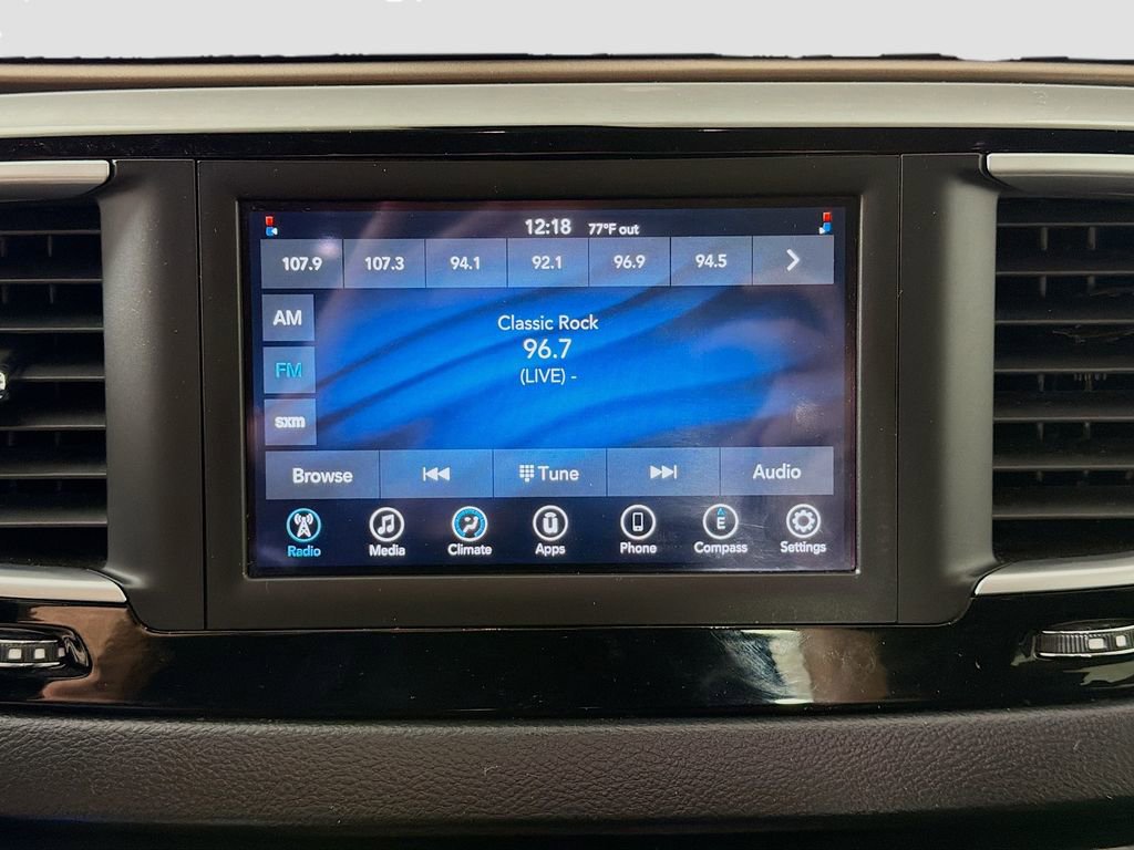 Used 2021 Chrysler Voyager LX image 15