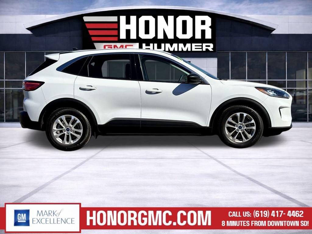 Used 2022 Ford Escape SE image 2