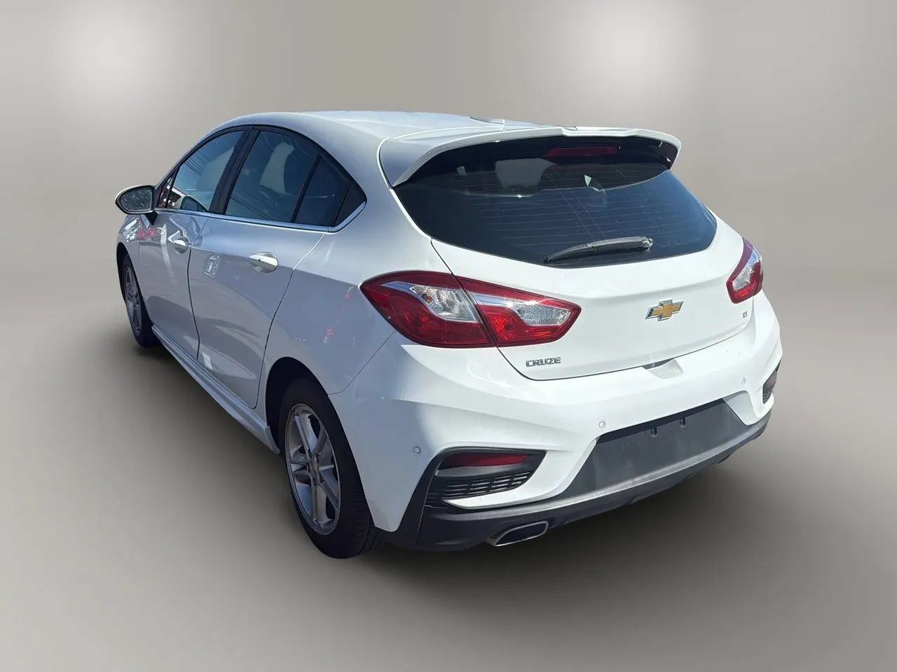 Used 2017 Chevrolet Cruze LT w/ Convenience Package FWD image 3