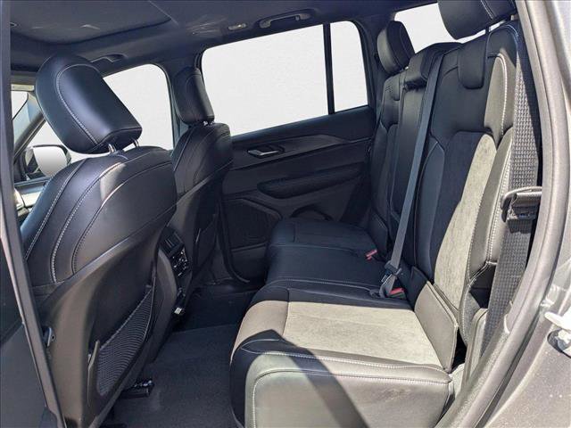 New 2025 Jeep Grand Cherokee Altitude image 15