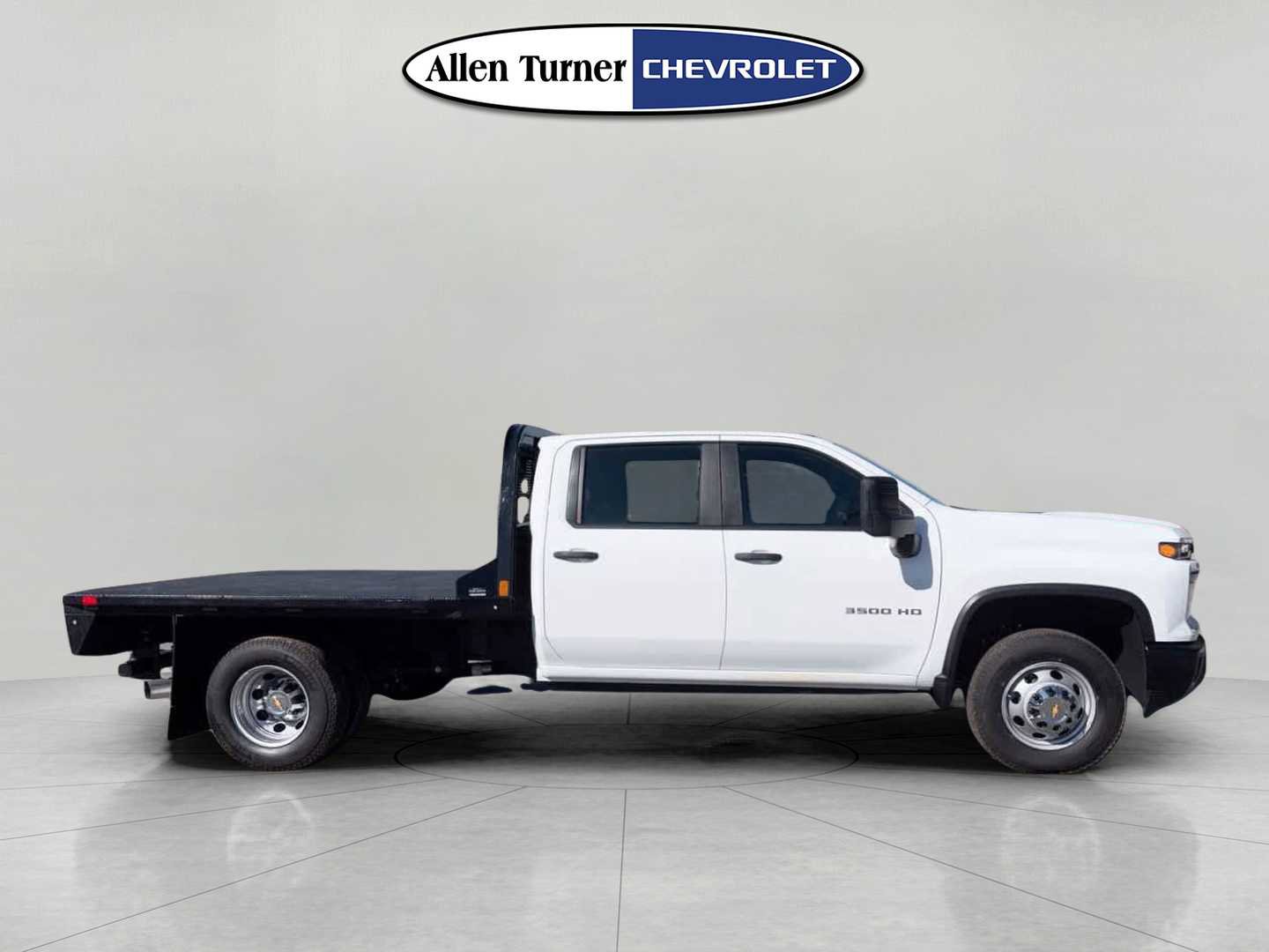Used 2025 Chevrolet Silverado 3500 W/T image 3