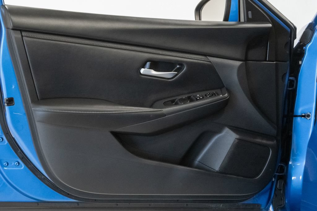 Used 2025 Nissan Sentra SV FWD image 7