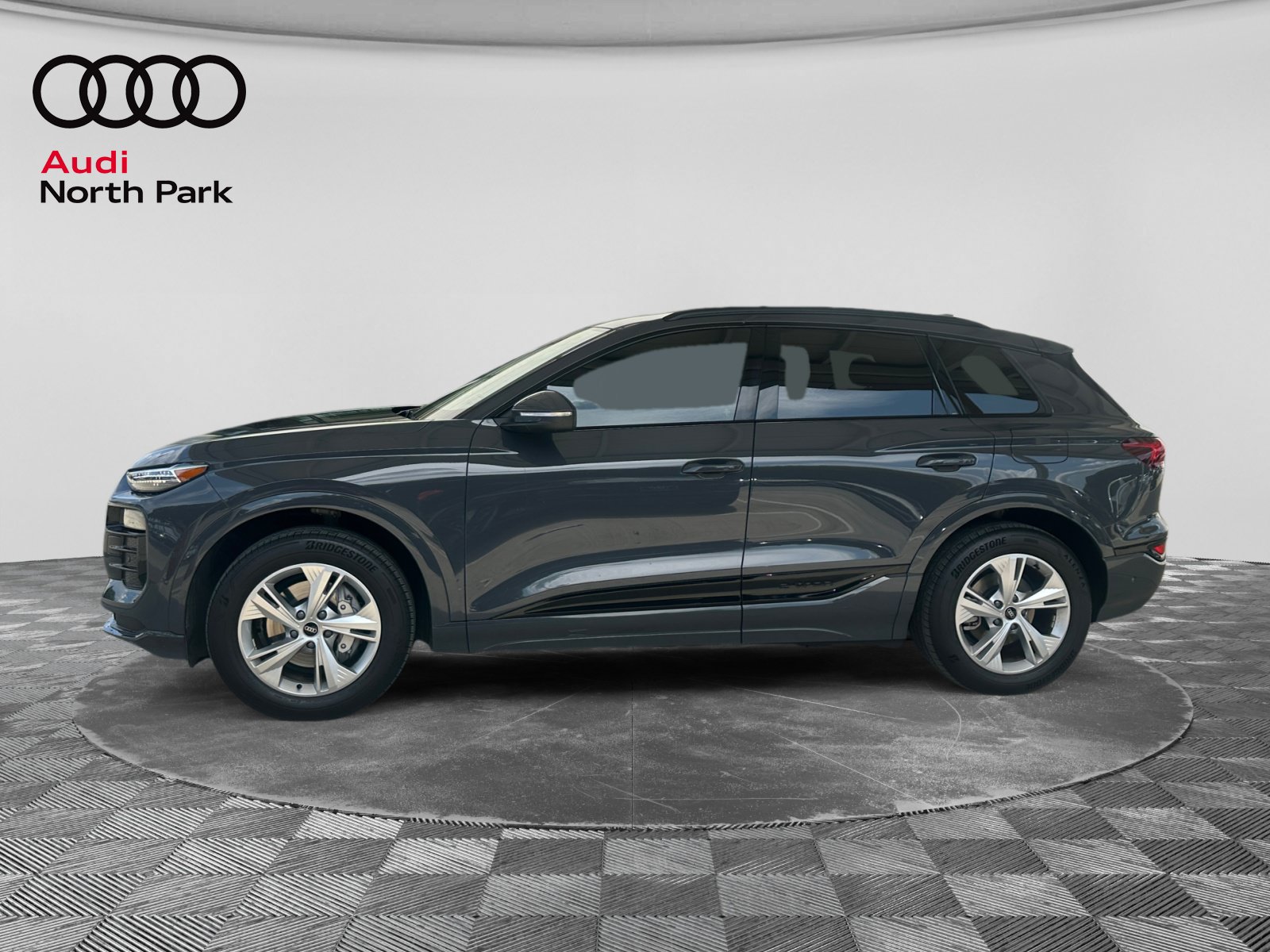 Used 2025 Audi Q6 e-tron Premium Plus w/ Premium Plus RWD image 2