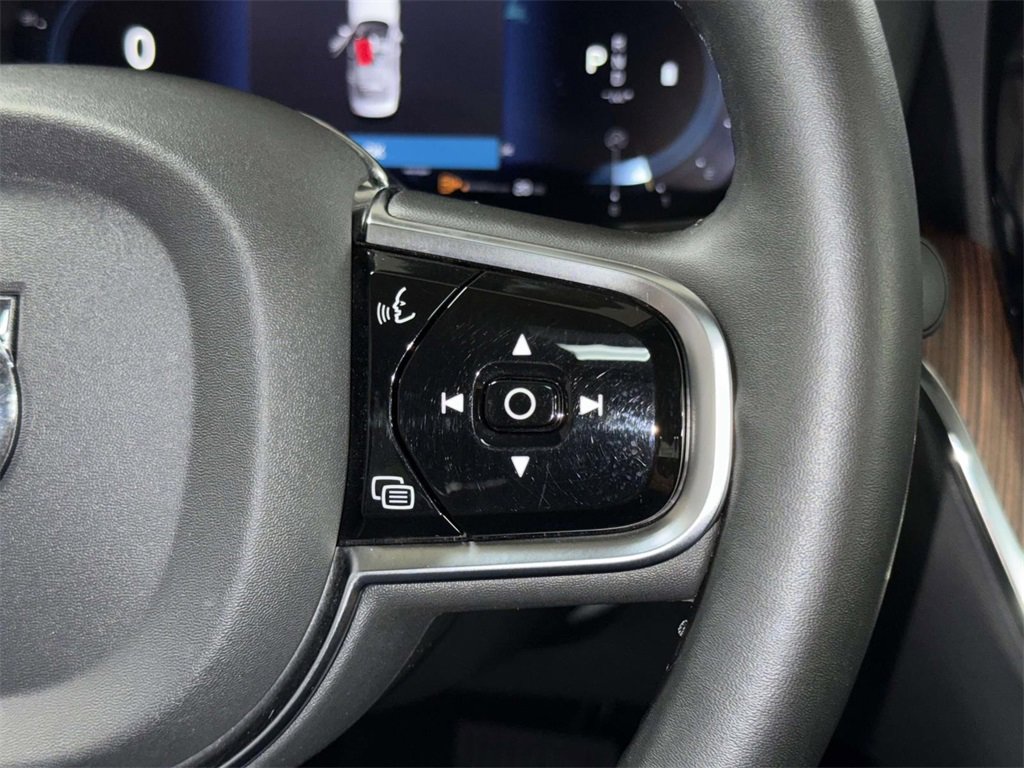 Used 2024 Volvo S60 B5 Plus image 29